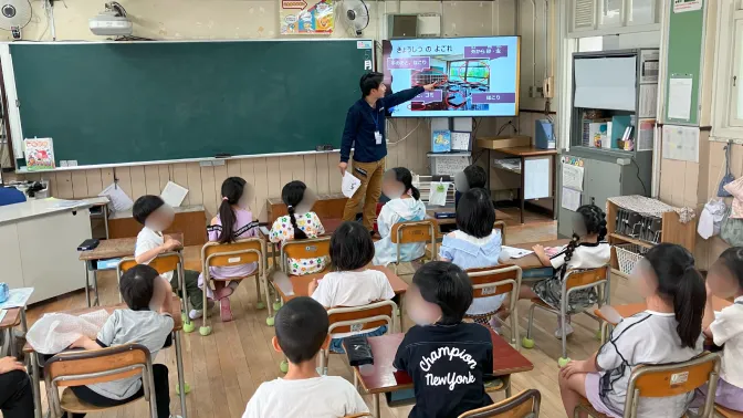 児童がお掃除の実践を体験している様子